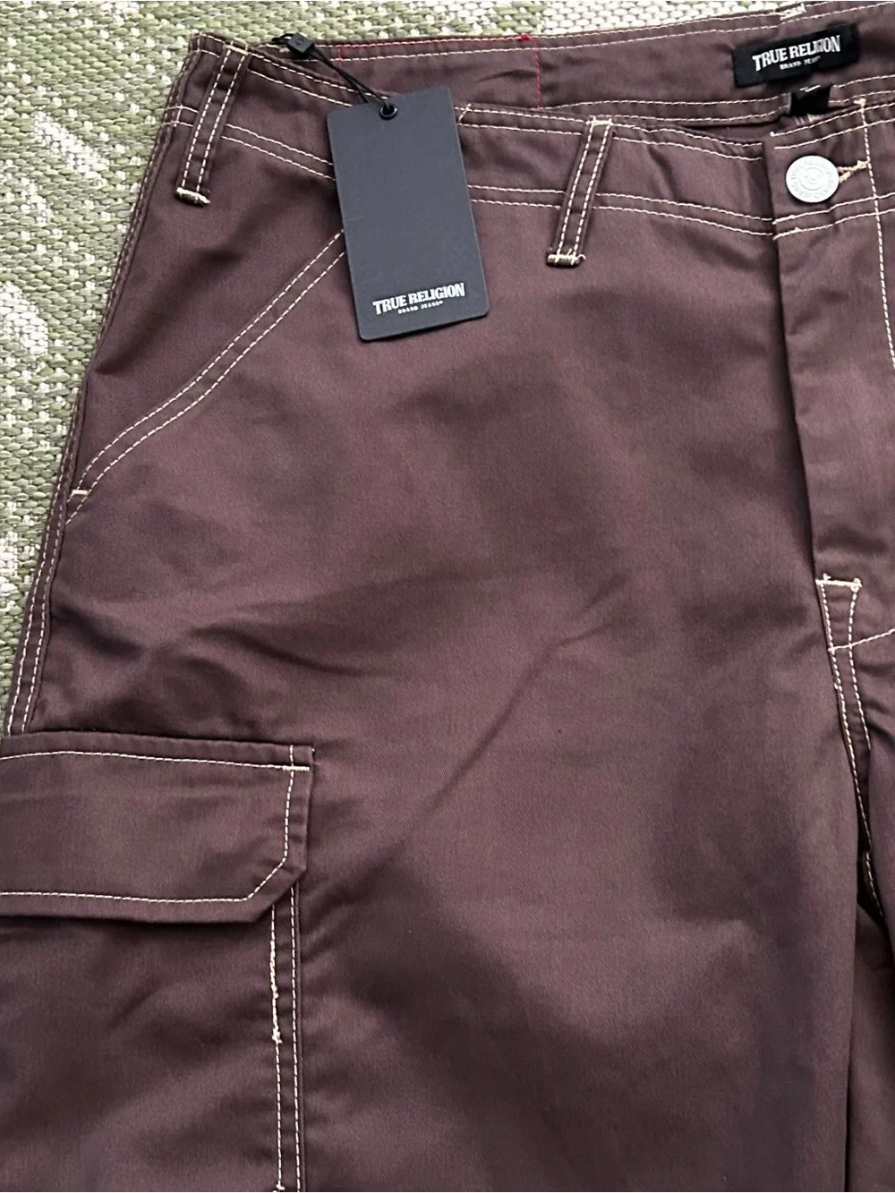 True Religion Men's Cargo Pants in Brown w/brand logo on back pockets NWT 36
